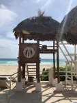 Casa Luna, Cozy Beachfront Apartment in Cancun Hotel Zone.