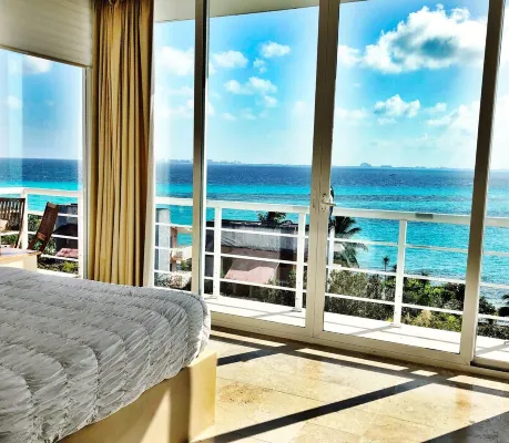 Oceanview Isla Mujeres Villa - Private Pool, Steps from Snorkeling, & Skybar