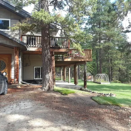 Your Home Away From Home in a country setting while still being close to town.
