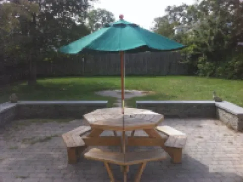 Newport, Pet Friendly 1 Bedroom Cottage. Walk to Water. Book Early & Save