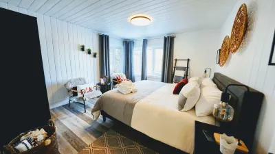 Newly Renovated Secluded Cottage Hotels near SS Bigwin Cruise
