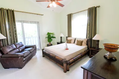 Queen Bee Villa Electricity and maid service included  호텔