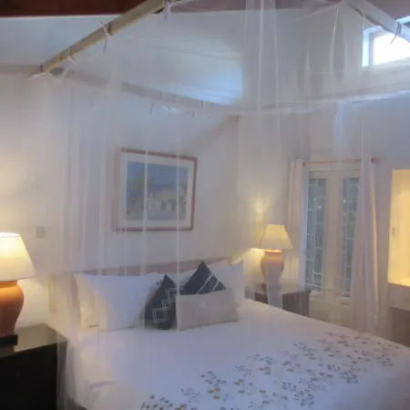 DolphinBay beachfront bungalow directly on the platinum WestCoast, 2Beds, 2Baths