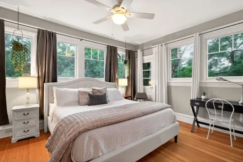 Downtown, 6 kings, Sleeps 14+, Game Room,  Courtyard, Hot Tub