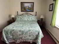 Well appointed Townhouse,great location w/lovely mountain view,pool & tennis,A/C
