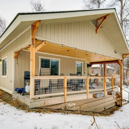 Denali Basecamp: Cozy Talkeetna Chalet w/ Fire Pit