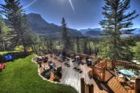 Overlander Mountain Lodge فنادق في Yellowhead County