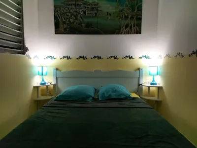 Cosy studio with Jacuzzi in the countryside overlooking La Soufrière Hotels in