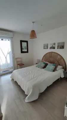 Vacation Apartment Garden Level Walking Distance to Beach