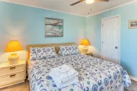 Walk to Ocean: North Myrtle Beach Condo w/ Pool - Balkoner