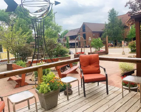 The Iris Garden Downtown Cottages and Suites Hotels in Brown County