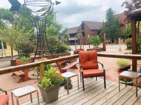 The Iris Garden Downtown Cottages and Suites Hotels in 