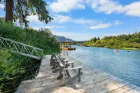 Cowichan Lake Cottages -Riverside Hotels in Lake Cowichan