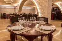 Giowine Hotel & Restaurant