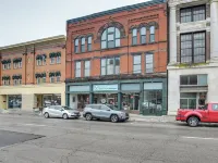 < 1 Mi to Wittenberg: Eclectic Loft w/ Parking! Hotels in Springfield