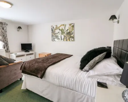 Triangle Inn Coachouse Hotels in Rhayader