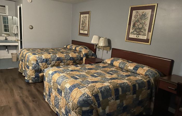 Budget Host Three Crowns Motor Lodge