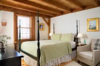 Seven Sea Street Inn - Parvekkeita