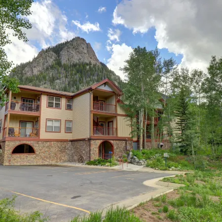 101 Streamside Lane Condo