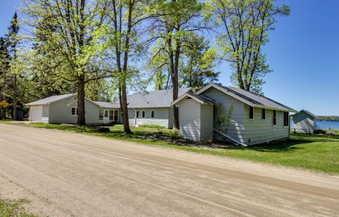 Hackensack Waterfront Retreat on Tenmile Lake