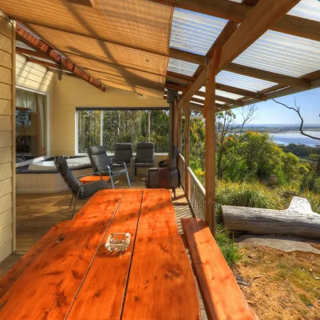 Island View Spa Cottage
