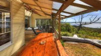 Island View Spa Cottage Hotels in Smithton