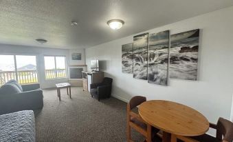 Sunset Oceanfront Lodging