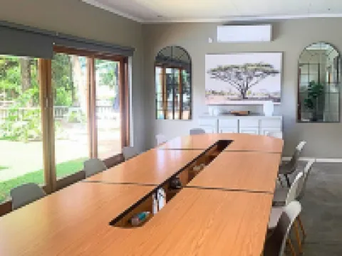 เดอะเลสลี่ Bed & Breakfast โรงแรมในบลันไทร์