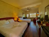 Mountain Harbor Queen Guest Room on Lake Ouachita - balcony