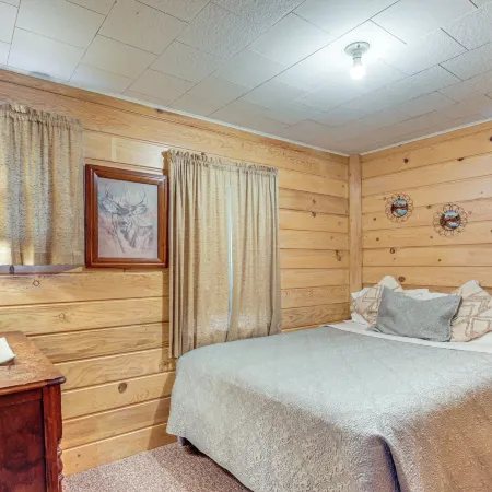 South Twin Lake Cabin w/ Seasonal Dock & Slip! Hotels in Conover