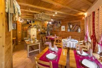 Le Chalet d'en Hô Hotels in Nevache