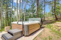 Home w/ Hot Tub: 5 Mi to Angel Fire Bike Park - Pet friendly
