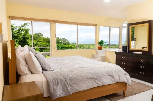LARGE VILLA WITH STUNNING OCEAN VIEW AND PRIVATE POOL