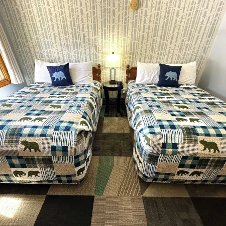 White Mountain Motel and Cottages