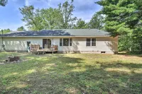 Upscale Family Cottage < 1 Mi to Higgins Lake - Wifi