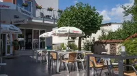 Hotel Zur Post Hotels in Riol