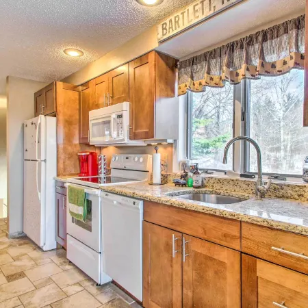 Ski Condo w/ Pool, Close to Story Land & Attitash! Hotels in Bartlett