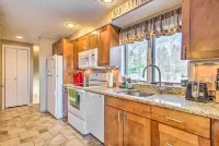 Ski Condo w/ Pool, Close to Story Land & Attitash! - Wifi
