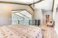 Hot Tub and Deck Mtn-View Pine Getaway! - 3-Star