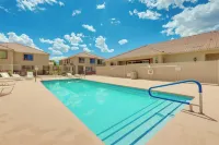 Welcoming Mesquite Condo w/ Pool Access! - parkir