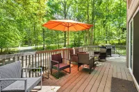 Furnished Deck and Fire Pit Poconos Outdoorsy Gem - Kylpylä
