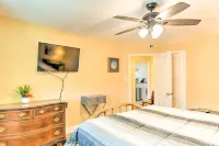 Baltimore Home < 2 Mi to Dtwn Towson Hotels near Evergreen Museum Library