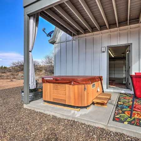 Wine Country Retreat in Cornville: Hot Tub & View
