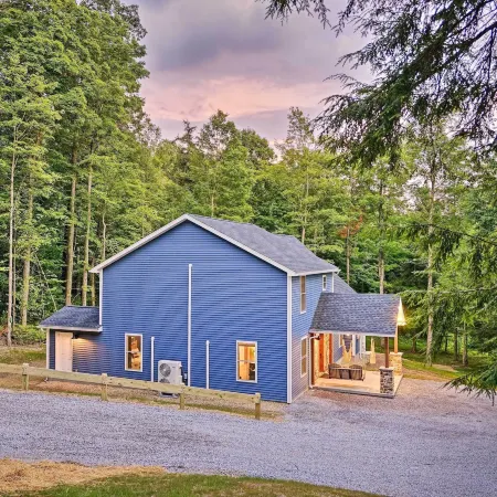 Hot Tub, Grill & Mtn Views! Benezette Cabin