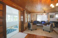 Charming 2BR Lakefront Cottage on Serene Cobbossee w/ Kayaks, A/C