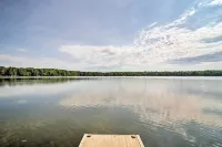 Lakefront Cabin w/ Private Dock & Beach! - 3 звезды
