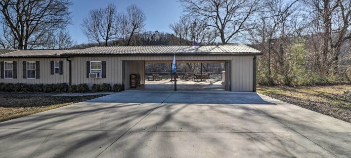 White River Fishing Escape w/ Deck & Patio! Ξενοδοχεία στην πόλη Marion County