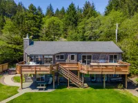 Headland at Crook Point Hotels in Curry County