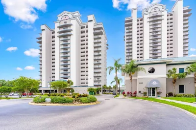 Luxury Condo w/ Huge Private Balcony on Lake Bryan