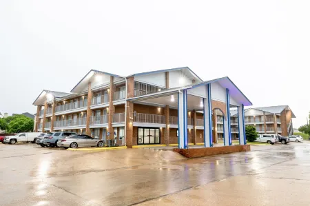 Days Inn & Suites by Wyndham Bossier City